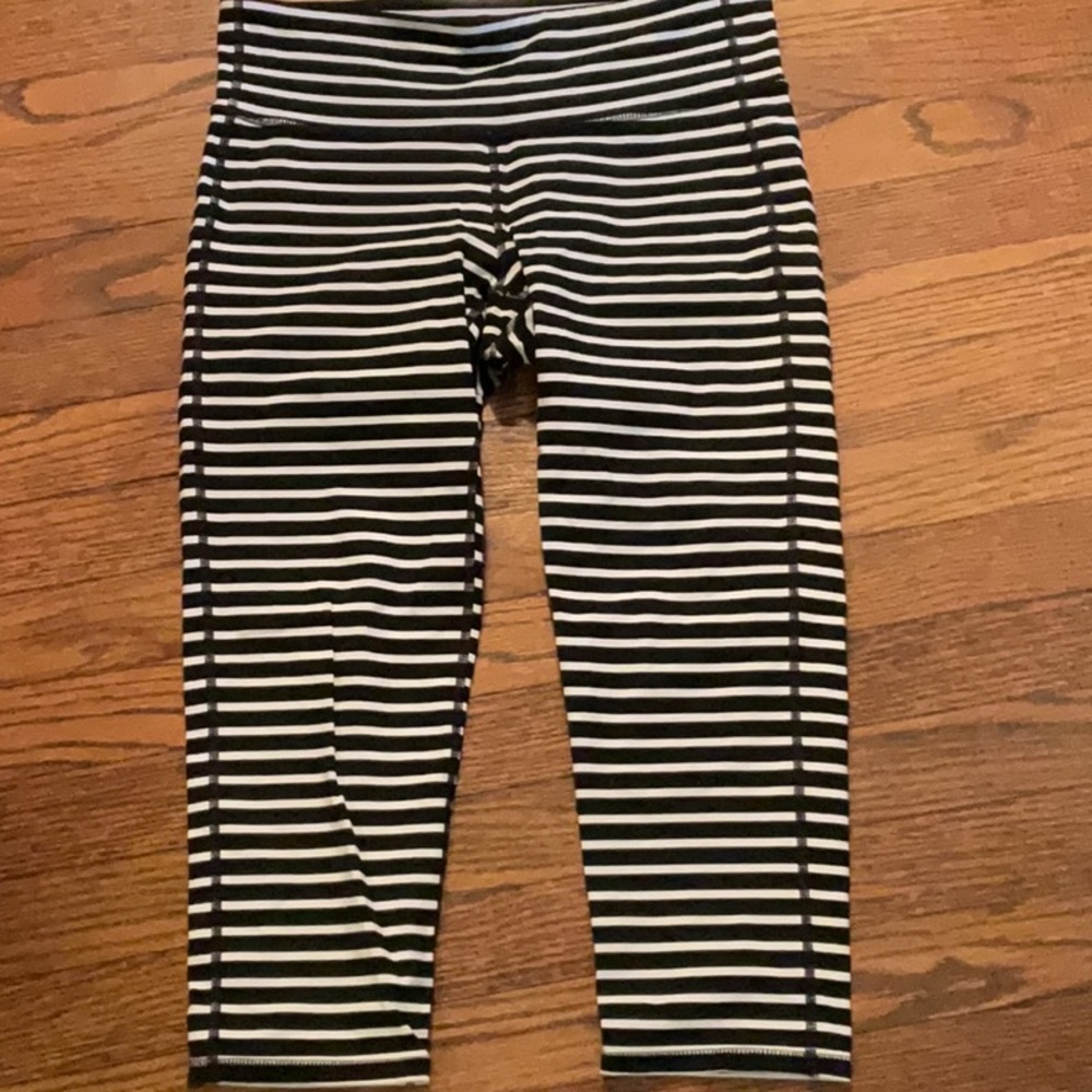 Athlete black and white striped cropped leggings.